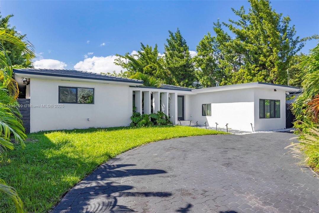 Recientemente alquilado: $15,000 (3 camas, 3 baños, 2874 Pies cuadrados)