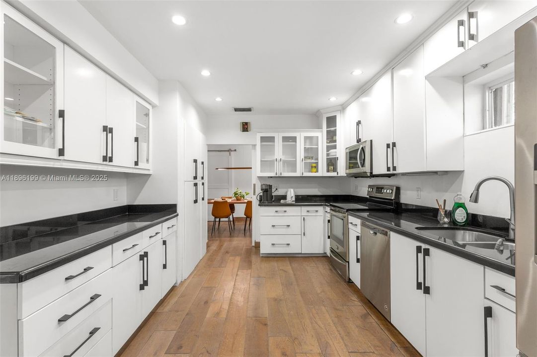 Recientemente alquilado: $15,000 (3 camas, 3 baños, 2874 Pies cuadrados)