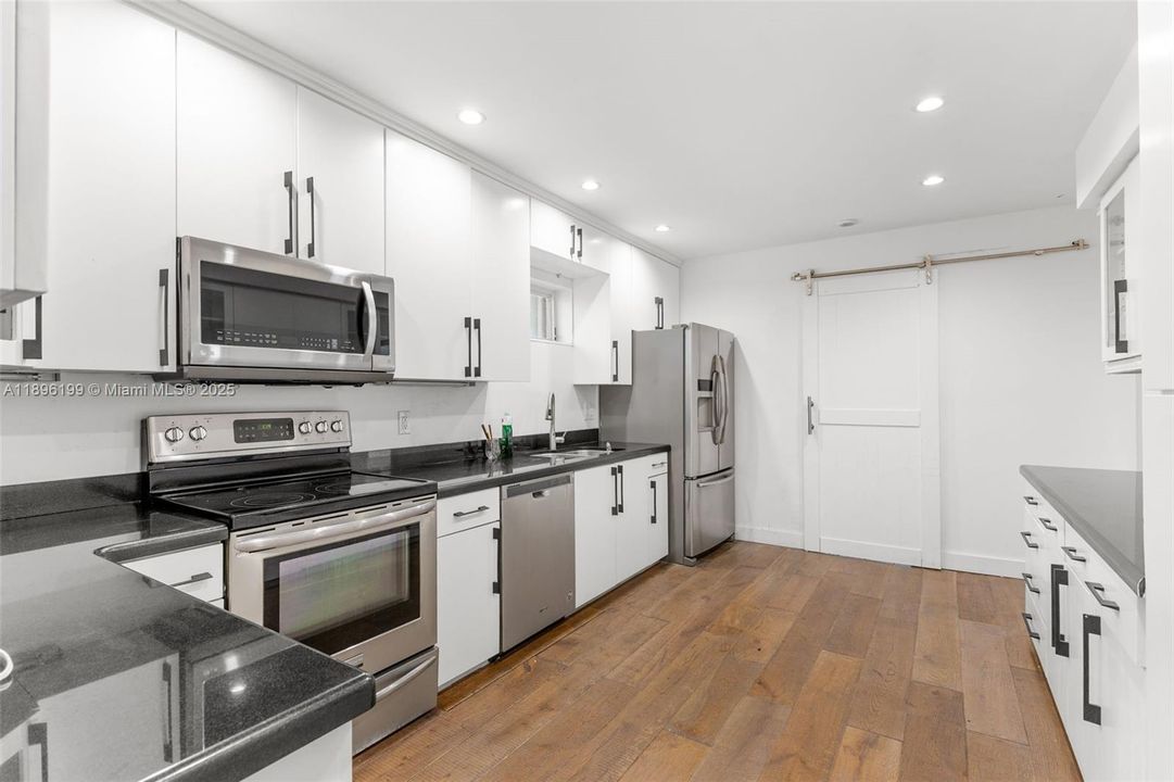 Recientemente alquilado: $15,000 (3 camas, 3 baños, 2874 Pies cuadrados)