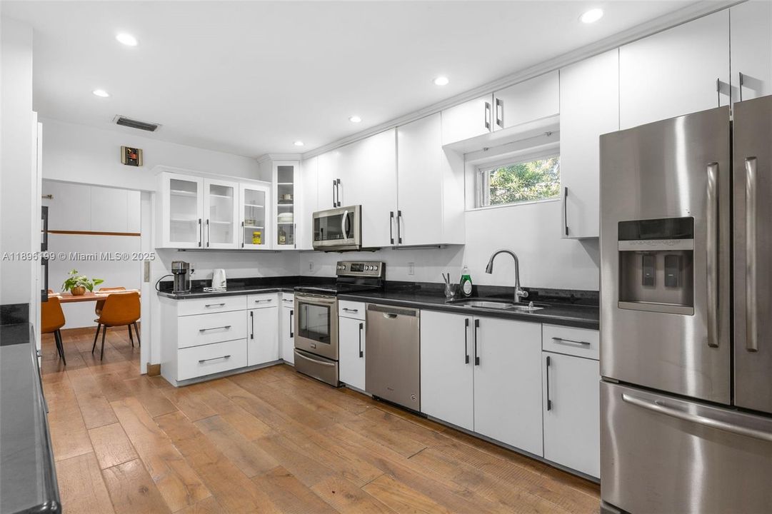 Recientemente alquilado: $15,000 (3 camas, 3 baños, 2874 Pies cuadrados)