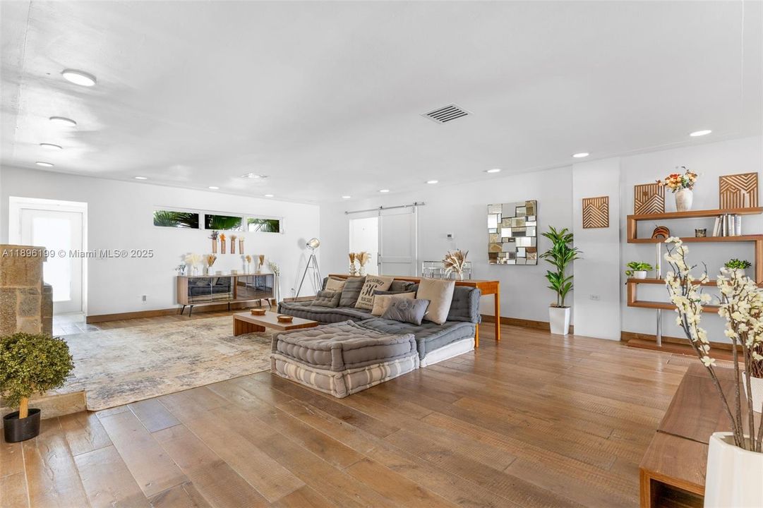 Recientemente alquilado: $15,000 (3 camas, 3 baños, 2874 Pies cuadrados)