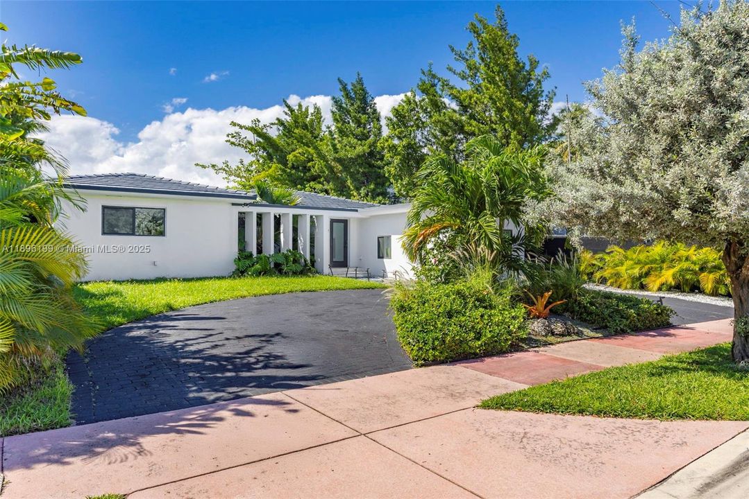 Recientemente alquilado: $15,000 (3 camas, 3 baños, 2874 Pies cuadrados)