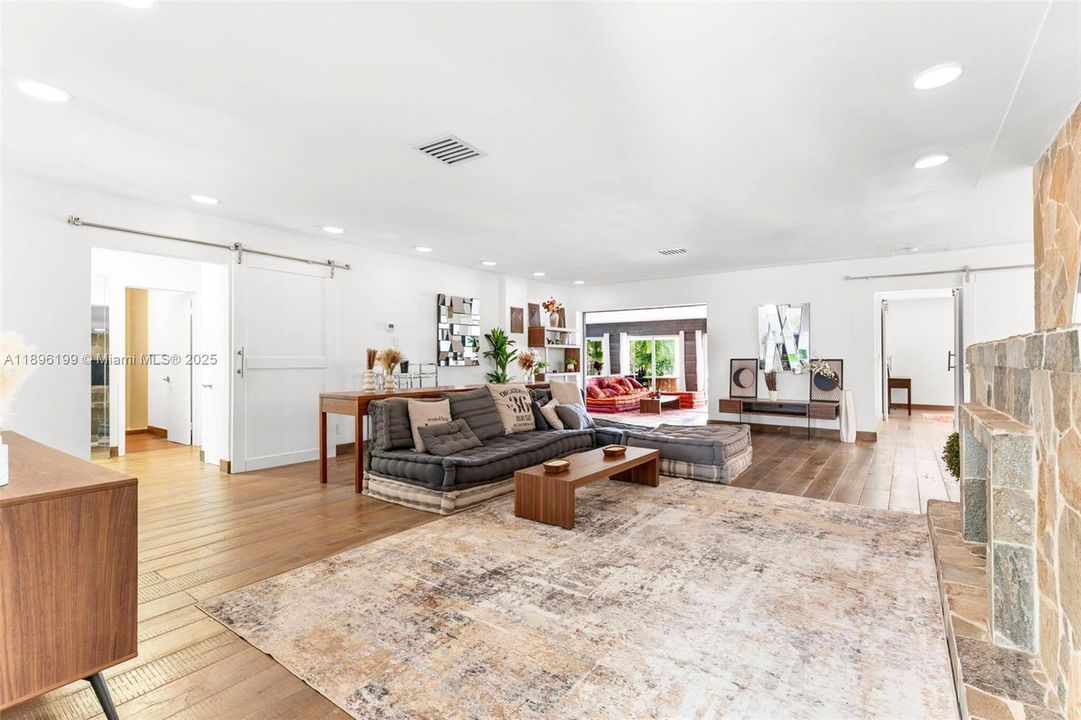 Recientemente alquilado: $15,000 (3 camas, 3 baños, 2874 Pies cuadrados)