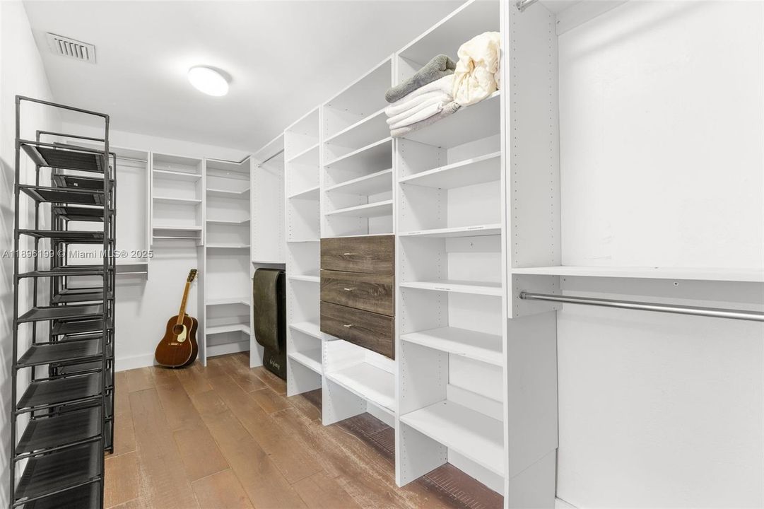 Recientemente alquilado: $15,000 (3 camas, 3 baños, 2874 Pies cuadrados)