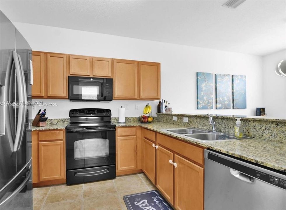 Recently Rented: $2,600 (3 beds, 2 baths, 1256 Square Feet)