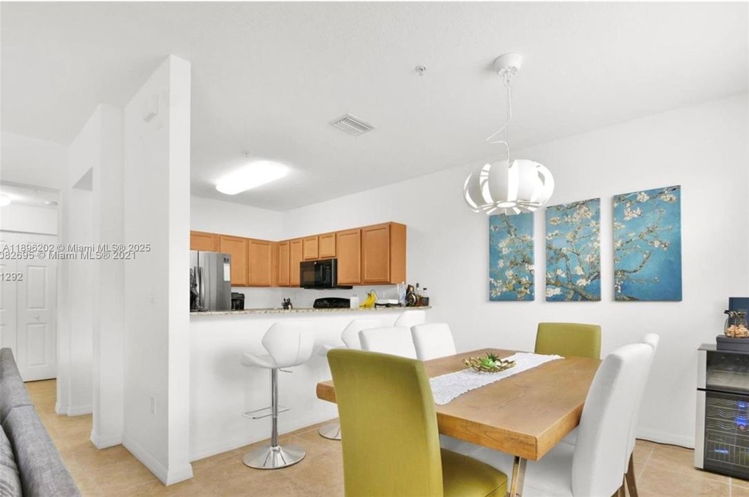 Recently Rented: $2,600 (3 beds, 2 baths, 1256 Square Feet)