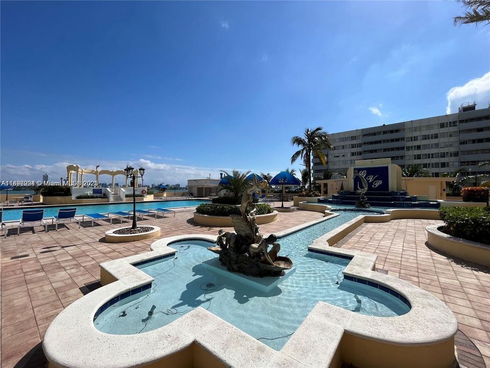 Recientemente alquilado: $2,700 (2 camas, 2 baños, 1030 Pies cuadrados)