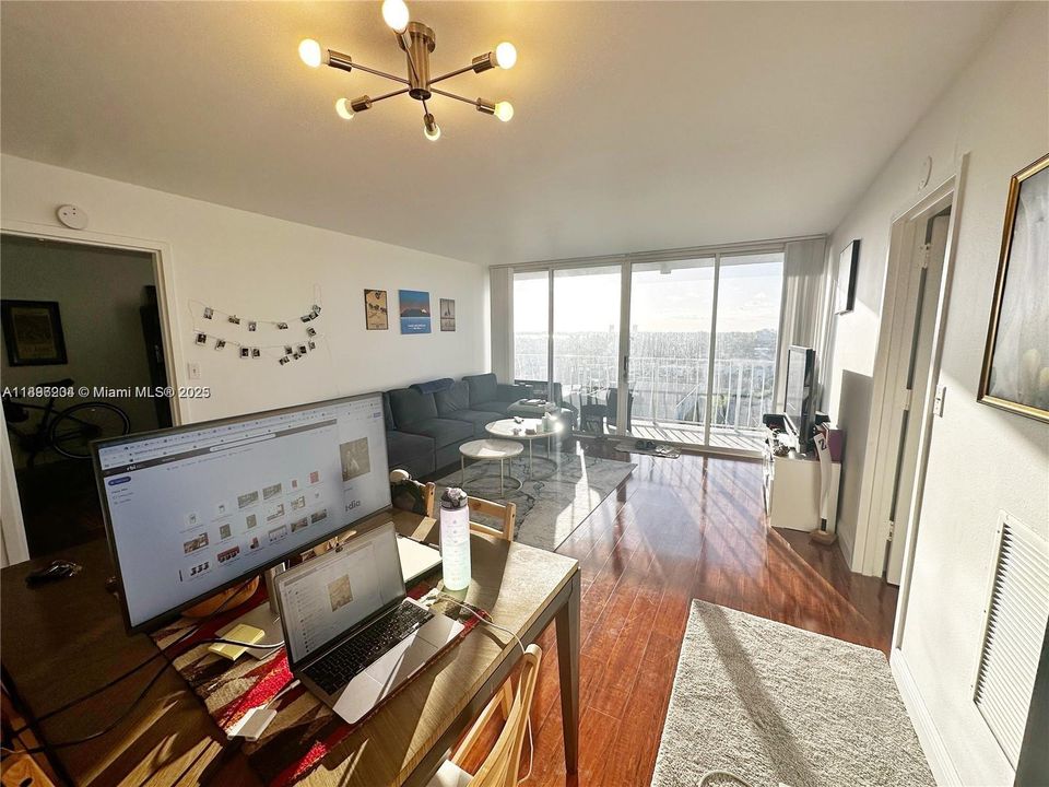 Recientemente alquilado: $2,700 (2 camas, 2 baños, 1030 Pies cuadrados)