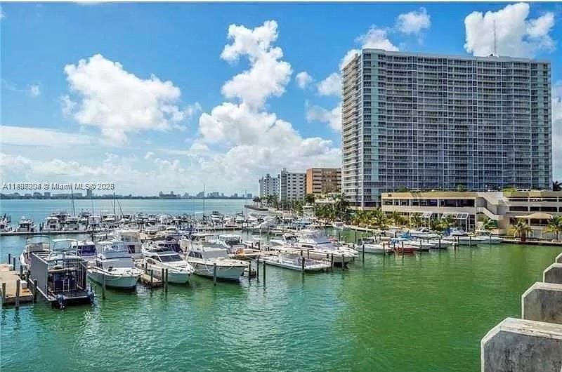 Recientemente alquilado: $2,700 (2 camas, 2 baños, 1030 Pies cuadrados)