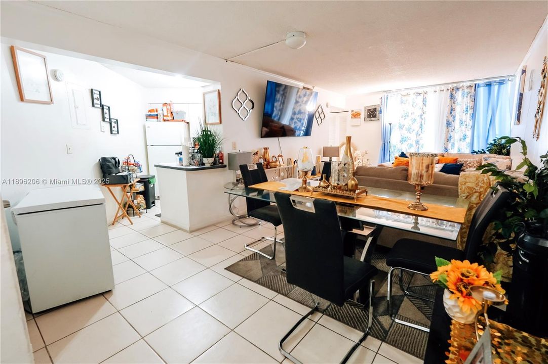 Active With Contract: $165,000 (2 beds, 2 baths, 890 Square Feet)