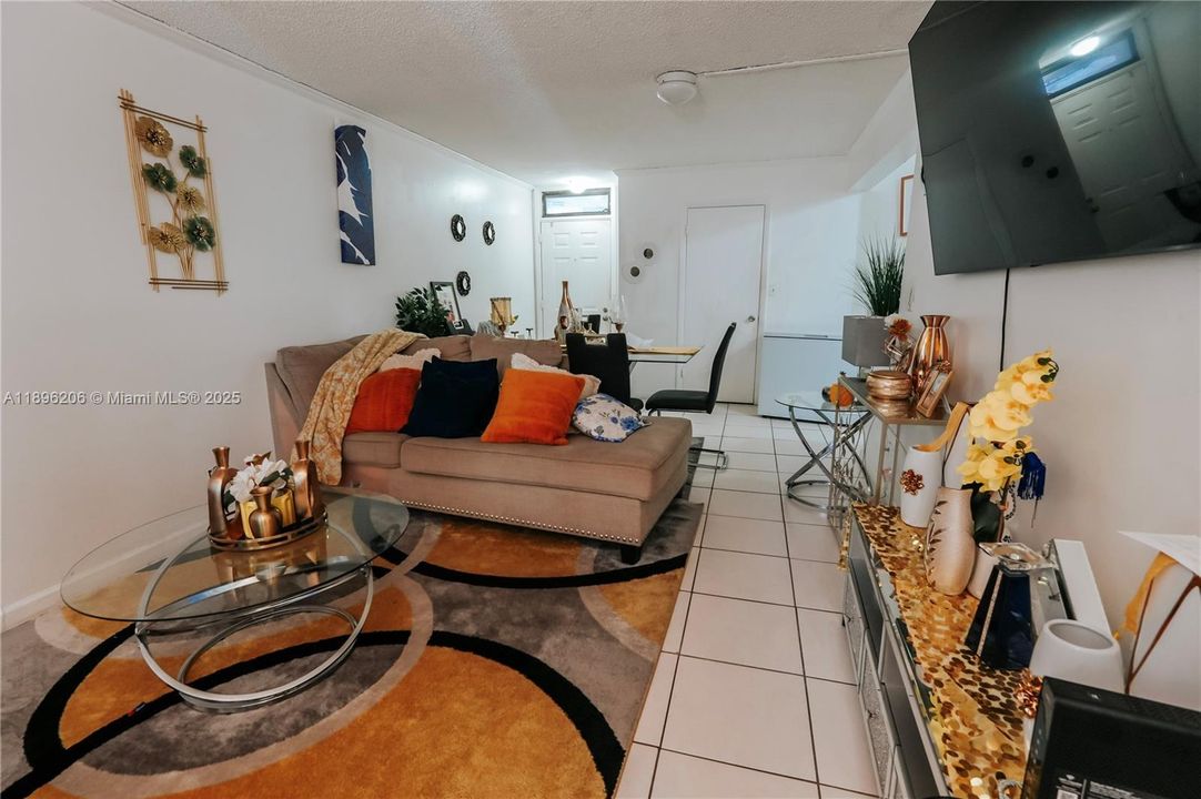 Active With Contract: $165,000 (2 beds, 2 baths, 890 Square Feet)