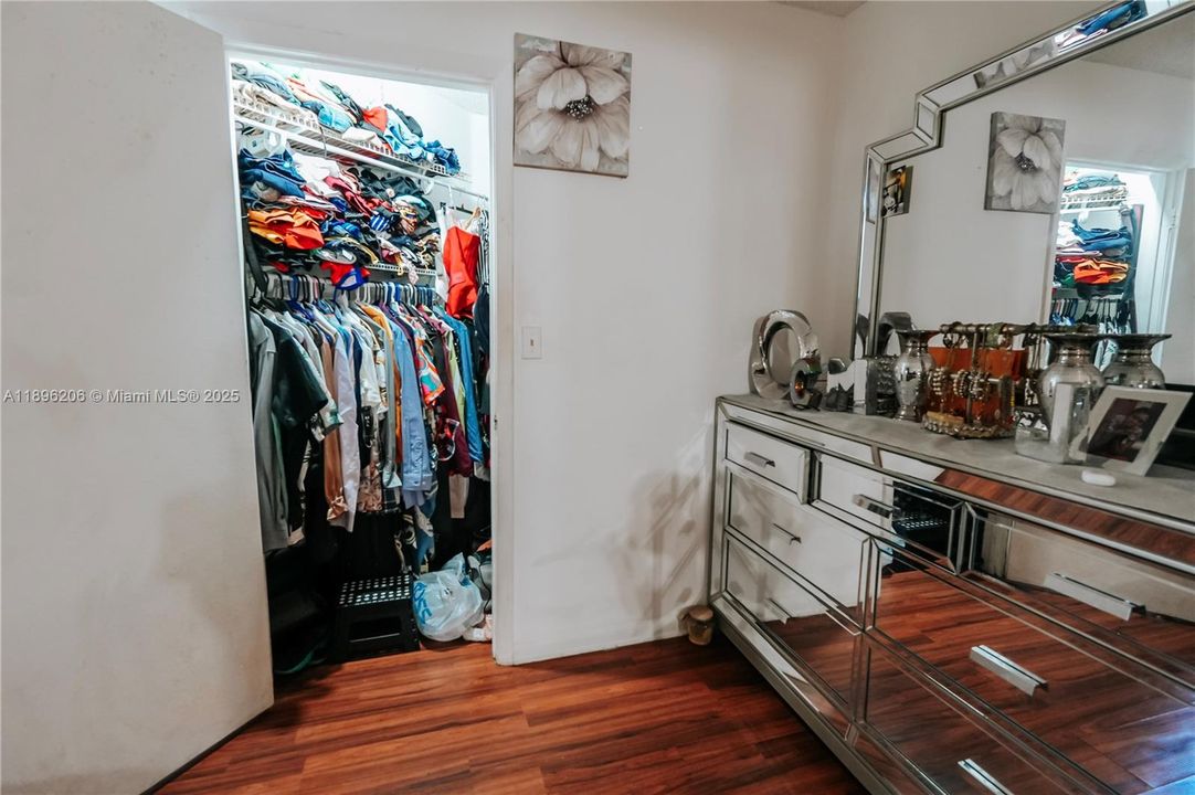 Active With Contract: $165,000 (2 beds, 2 baths, 890 Square Feet)