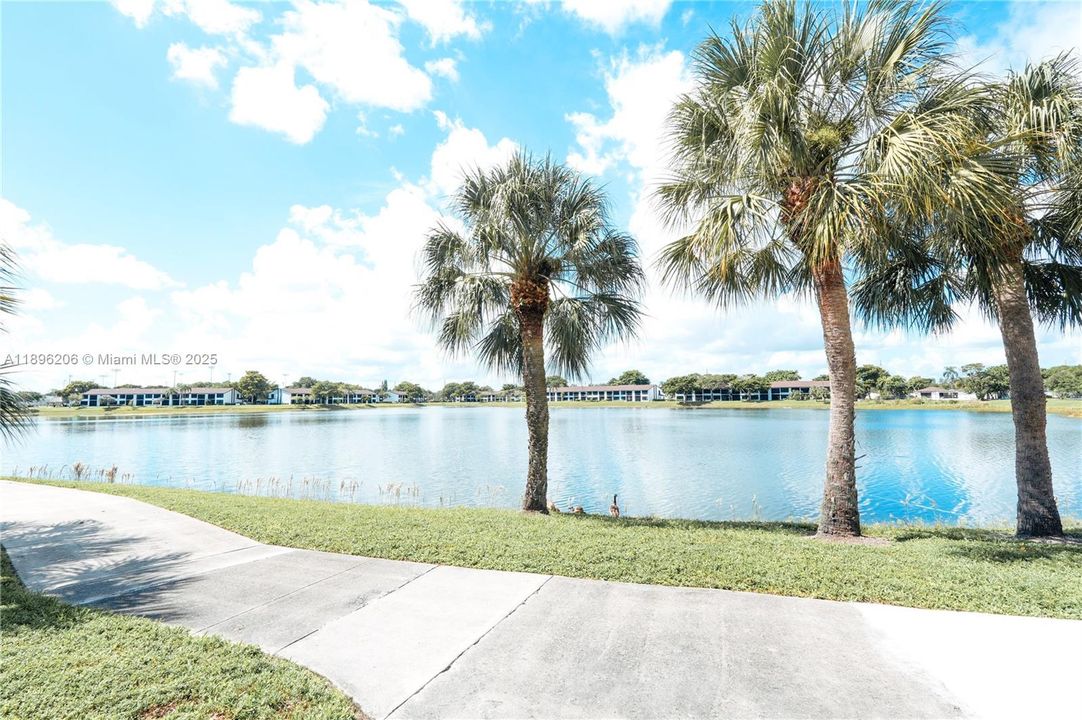 Active With Contract: $165,000 (2 beds, 2 baths, 890 Square Feet)