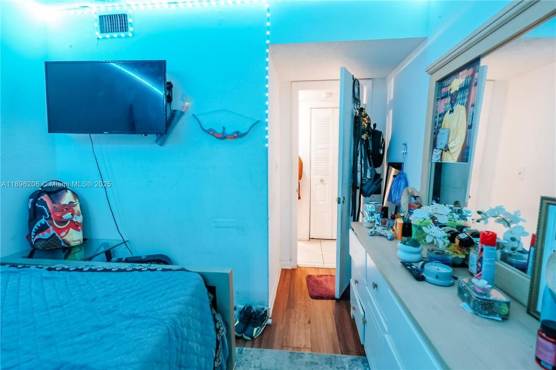 Active With Contract: $165,000 (2 beds, 2 baths, 890 Square Feet)