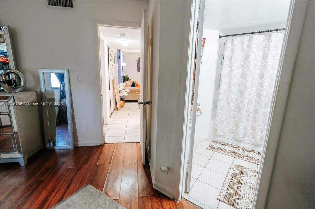 Active With Contract: $165,000 (2 beds, 2 baths, 890 Square Feet)