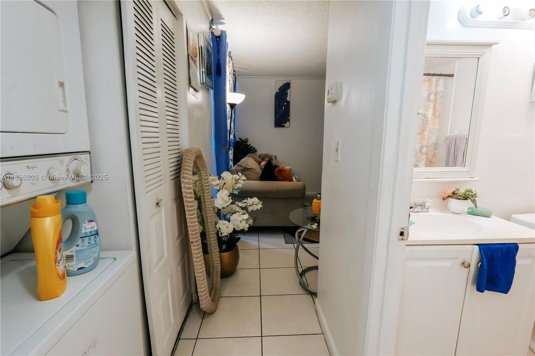 Active With Contract: $165,000 (2 beds, 2 baths, 890 Square Feet)