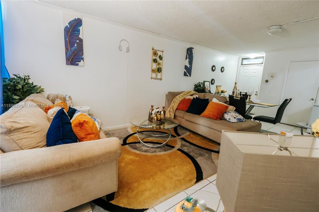 Active With Contract: $165,000 (2 beds, 2 baths, 890 Square Feet)