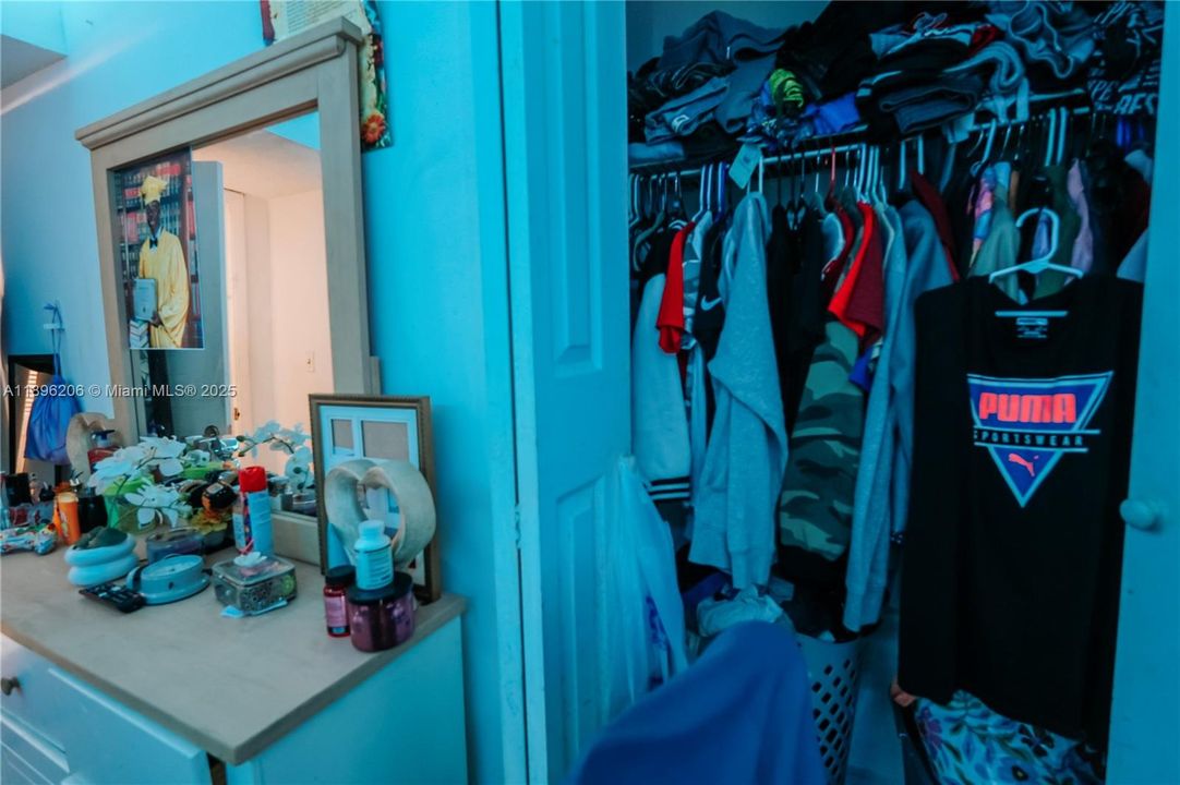 Active With Contract: $165,000 (2 beds, 2 baths, 890 Square Feet)