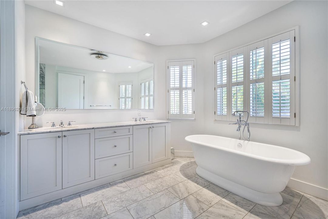 На продажу: $2,900,000 (3 спален, 3 ванн, 2970 Квадратных фут)