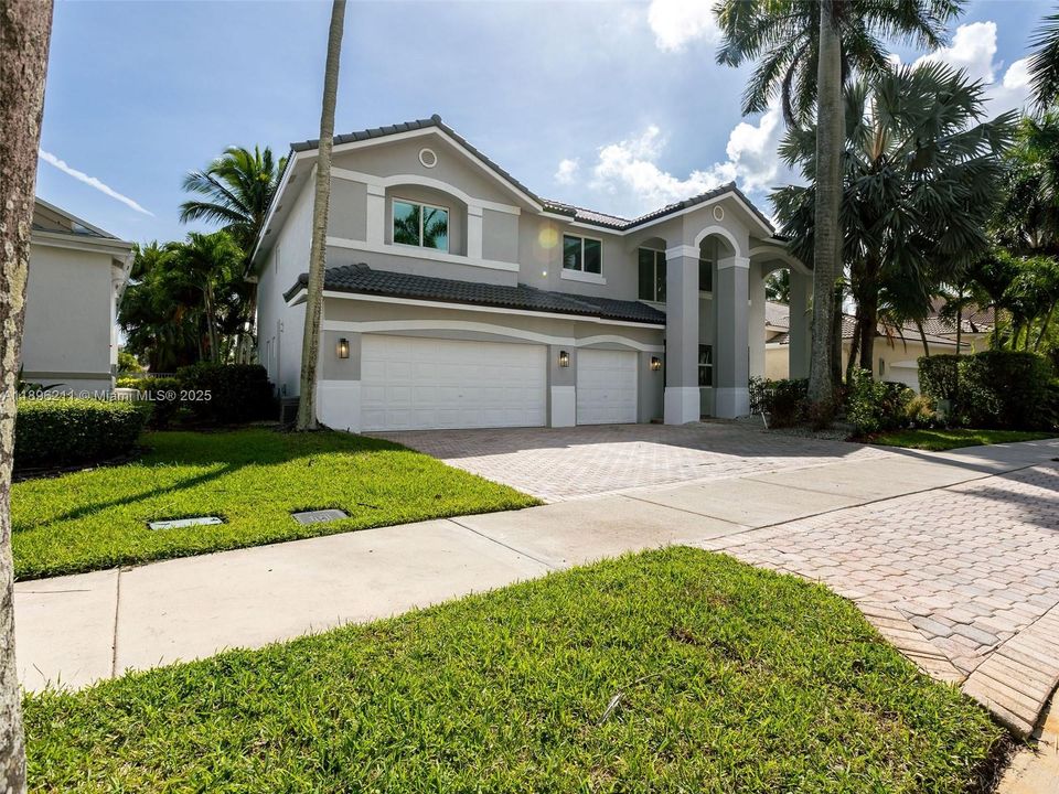 Recently Rented: $9,500 (5 beds, 4 baths, 3654 Square Feet)