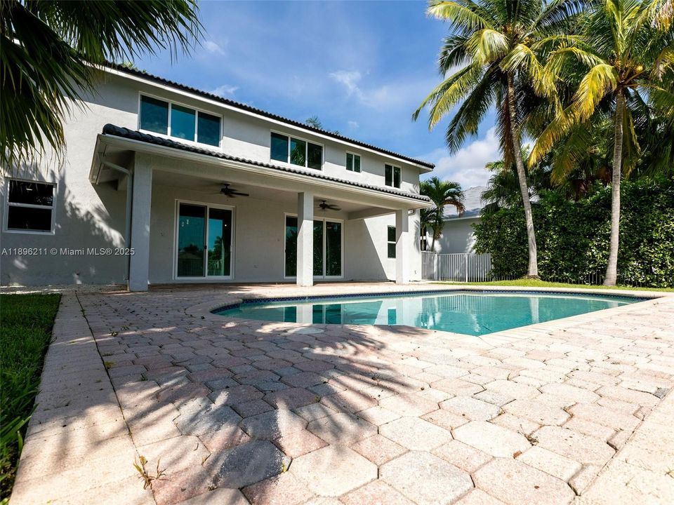 Recently Rented: $9,500 (5 beds, 4 baths, 3654 Square Feet)