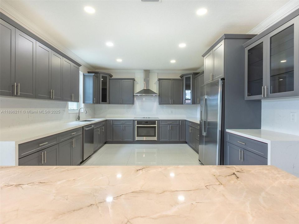 Recently Rented: $9,500 (5 beds, 4 baths, 3654 Square Feet)