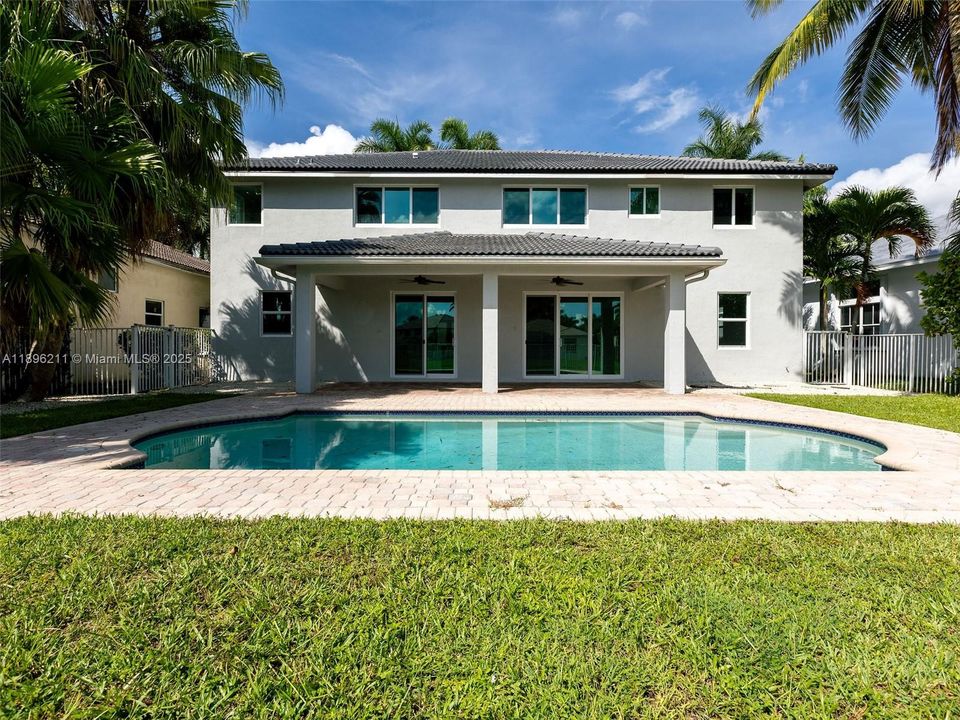 Recently Rented: $9,500 (5 beds, 4 baths, 3654 Square Feet)