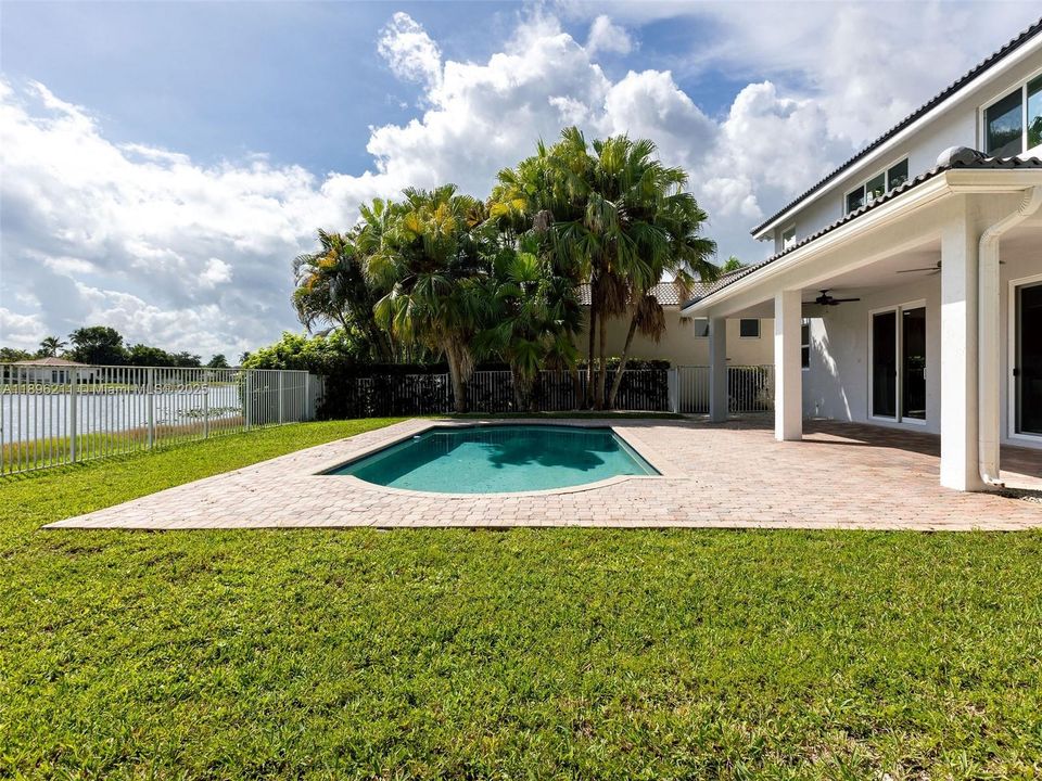 Recently Rented: $9,500 (5 beds, 4 baths, 3654 Square Feet)