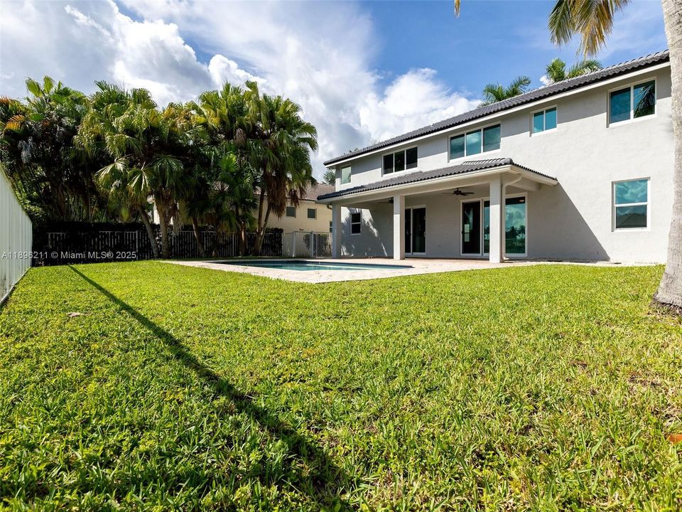 Recently Rented: $9,500 (5 beds, 4 baths, 3654 Square Feet)