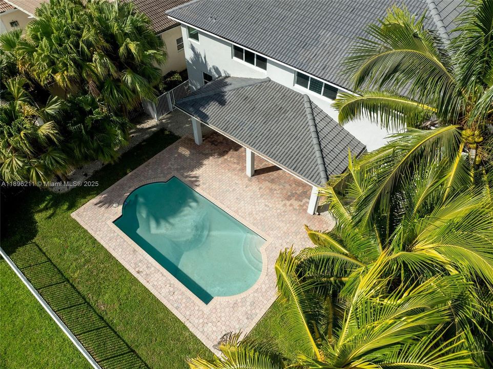 Recently Rented: $9,500 (5 beds, 4 baths, 3654 Square Feet)