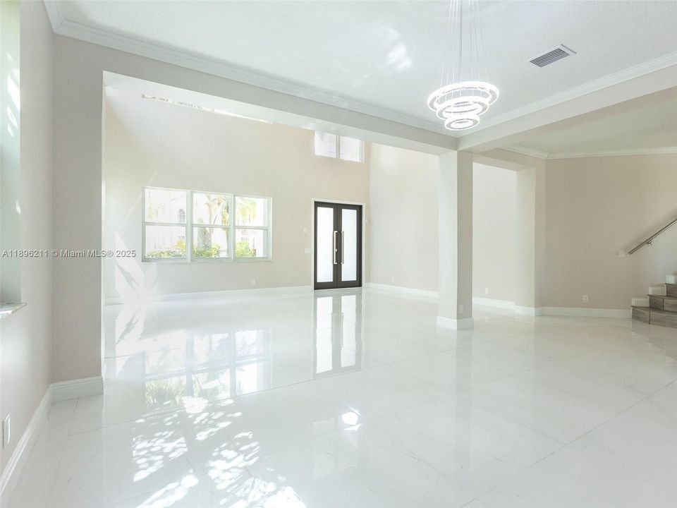 Recently Rented: $9,500 (5 beds, 4 baths, 3654 Square Feet)