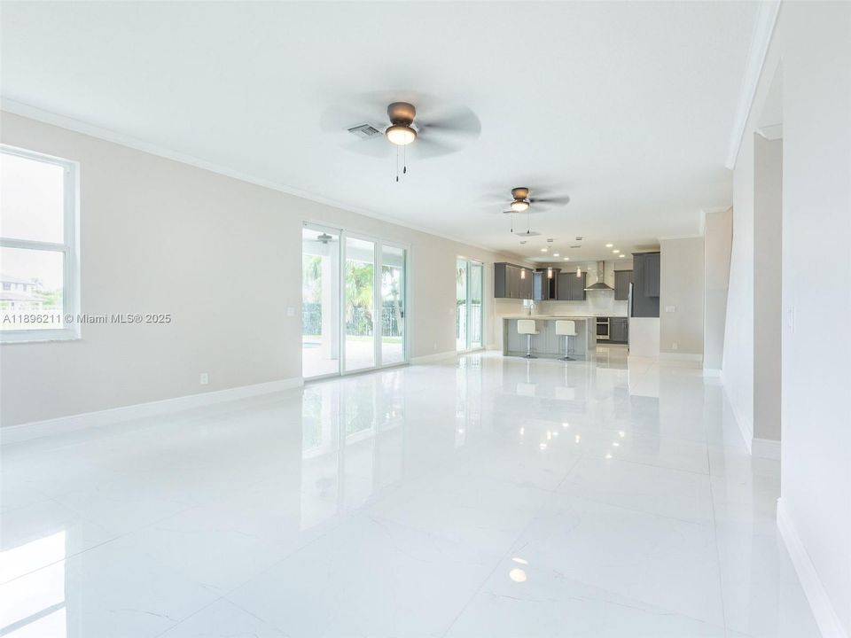 Recently Rented: $9,500 (5 beds, 4 baths, 3654 Square Feet)