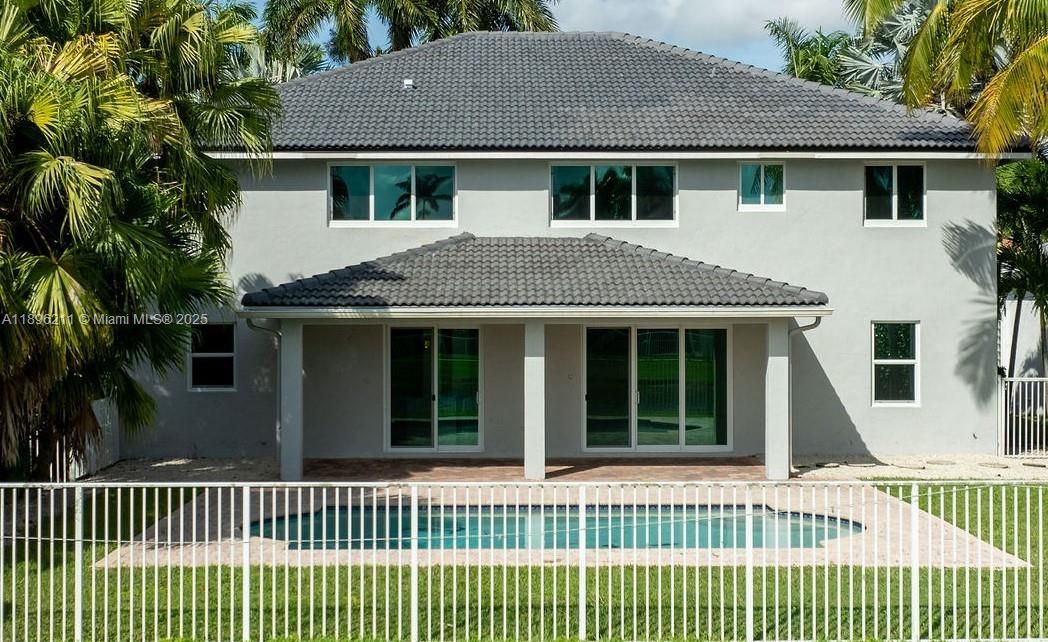 Recently Rented: $9,500 (5 beds, 4 baths, 3654 Square Feet)