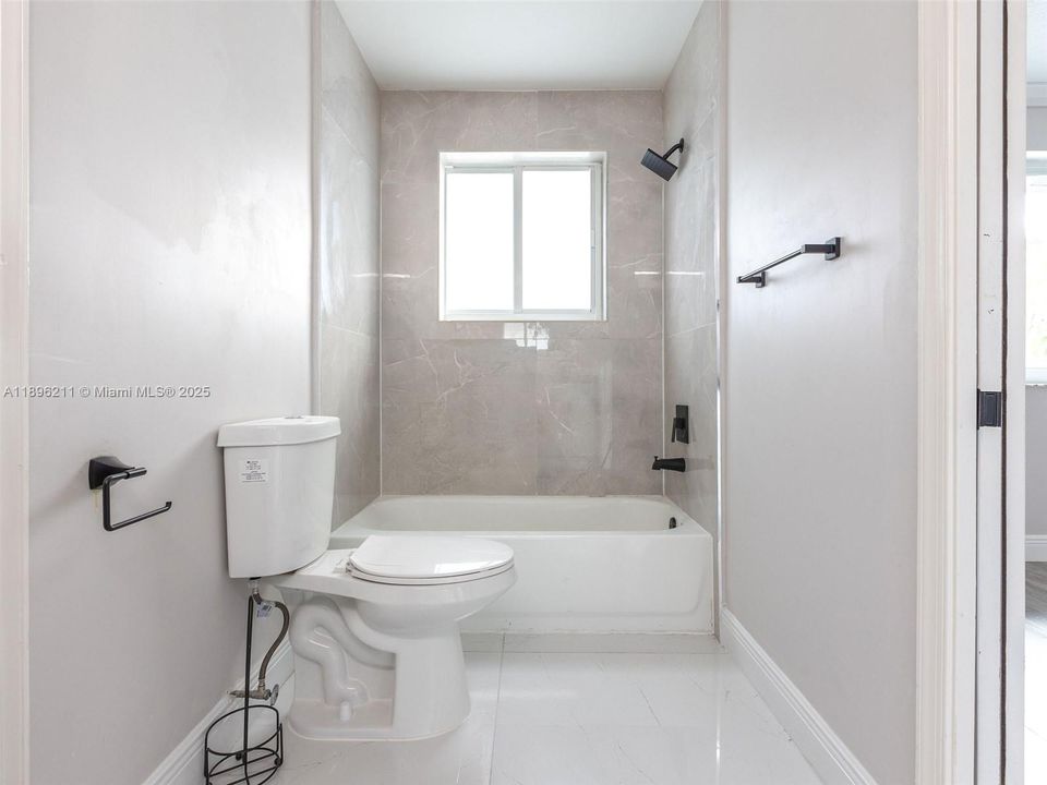 Recently Rented: $9,500 (5 beds, 4 baths, 3654 Square Feet)