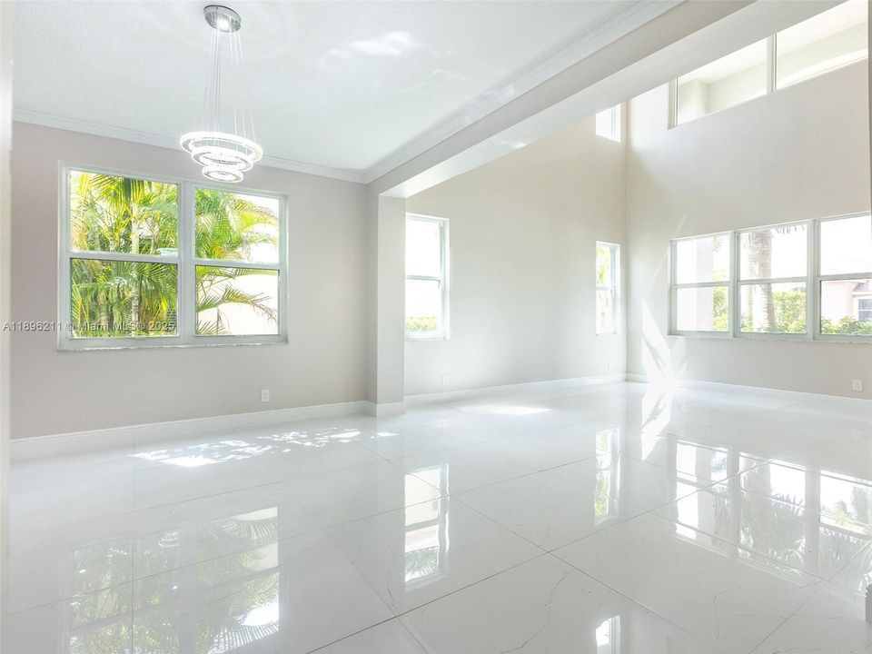 Recently Rented: $9,500 (5 beds, 4 baths, 3654 Square Feet)