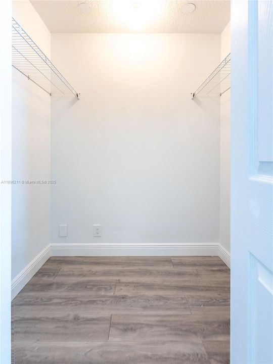 Recently Rented: $9,500 (5 beds, 4 baths, 3654 Square Feet)