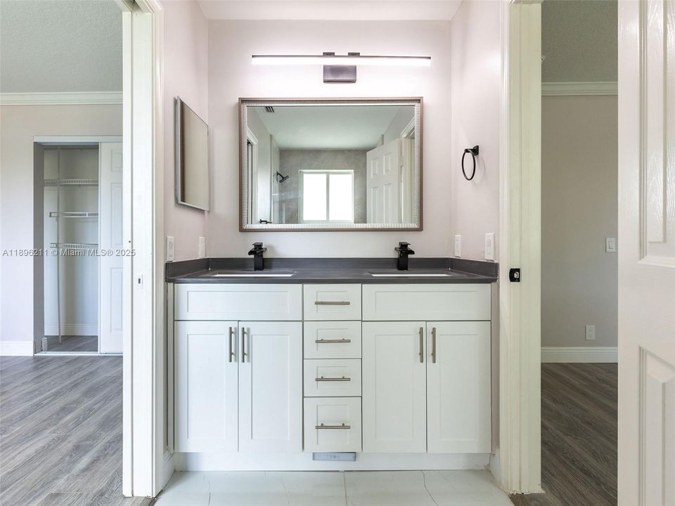 Recently Rented: $9,500 (5 beds, 4 baths, 3654 Square Feet)