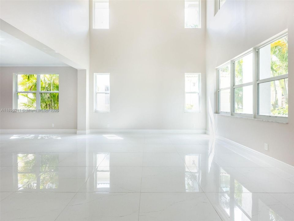 Recently Rented: $9,500 (5 beds, 4 baths, 3654 Square Feet)