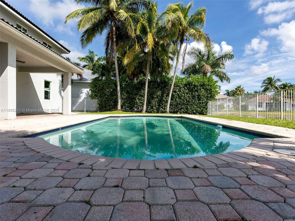 Recently Rented: $9,500 (5 beds, 4 baths, 3654 Square Feet)