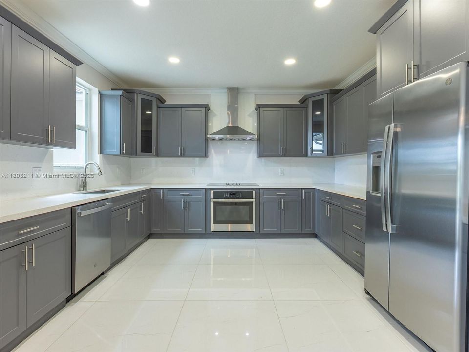 Recently Rented: $9,500 (5 beds, 4 baths, 3654 Square Feet)