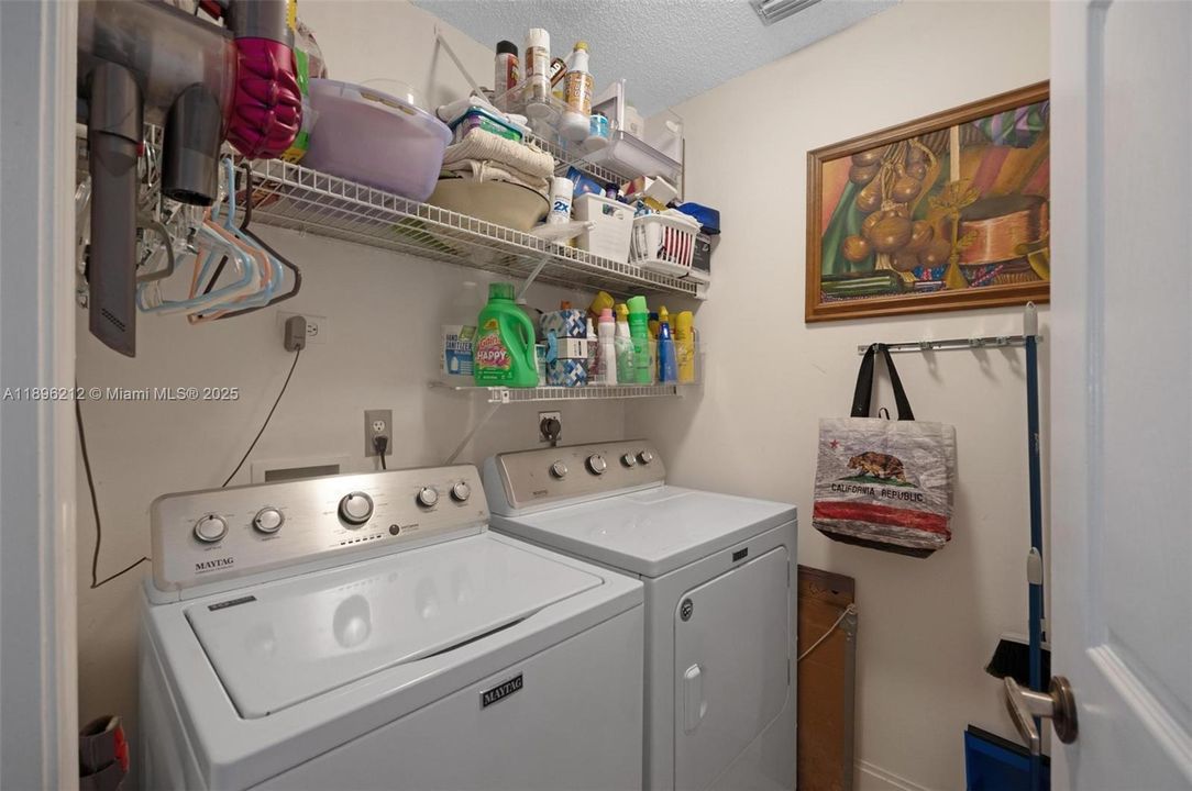 待售: $385,000 (2 贝兹, 2 浴室, 1171 平方英尺)