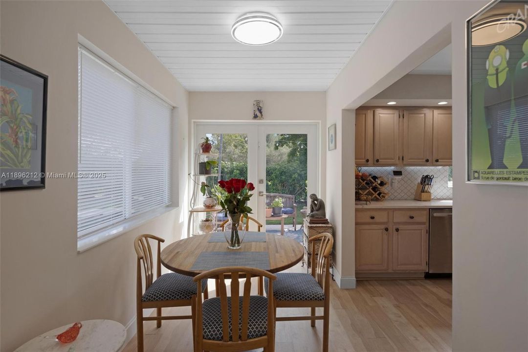 待售: $385,000 (2 贝兹, 2 浴室, 1171 平方英尺)