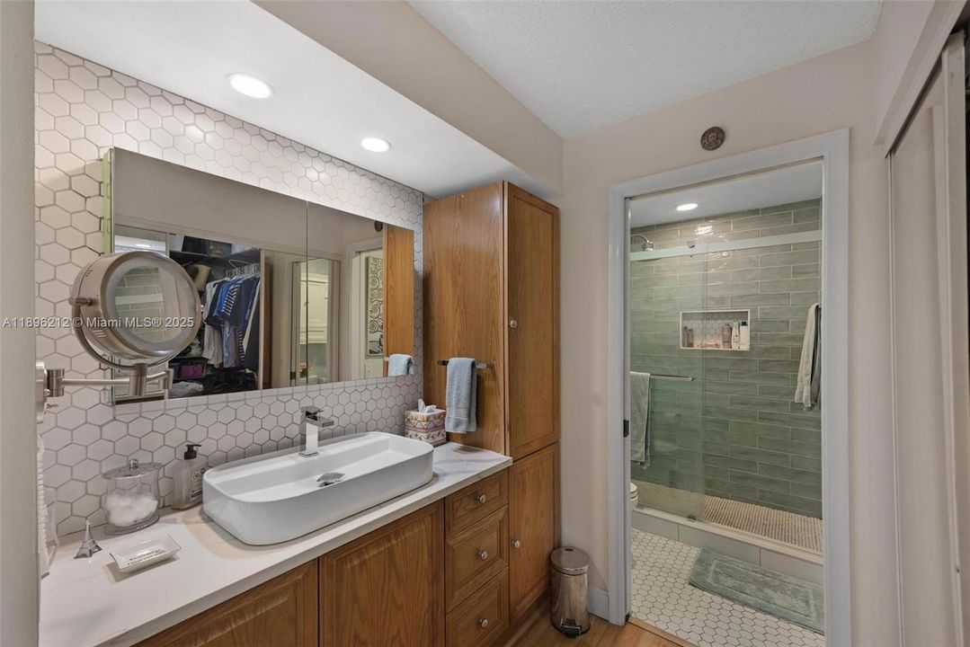 待售: $385,000 (2 贝兹, 2 浴室, 1171 平方英尺)