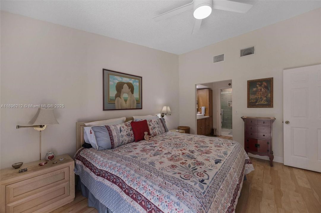 待售: $385,000 (2 贝兹, 2 浴室, 1171 平方英尺)