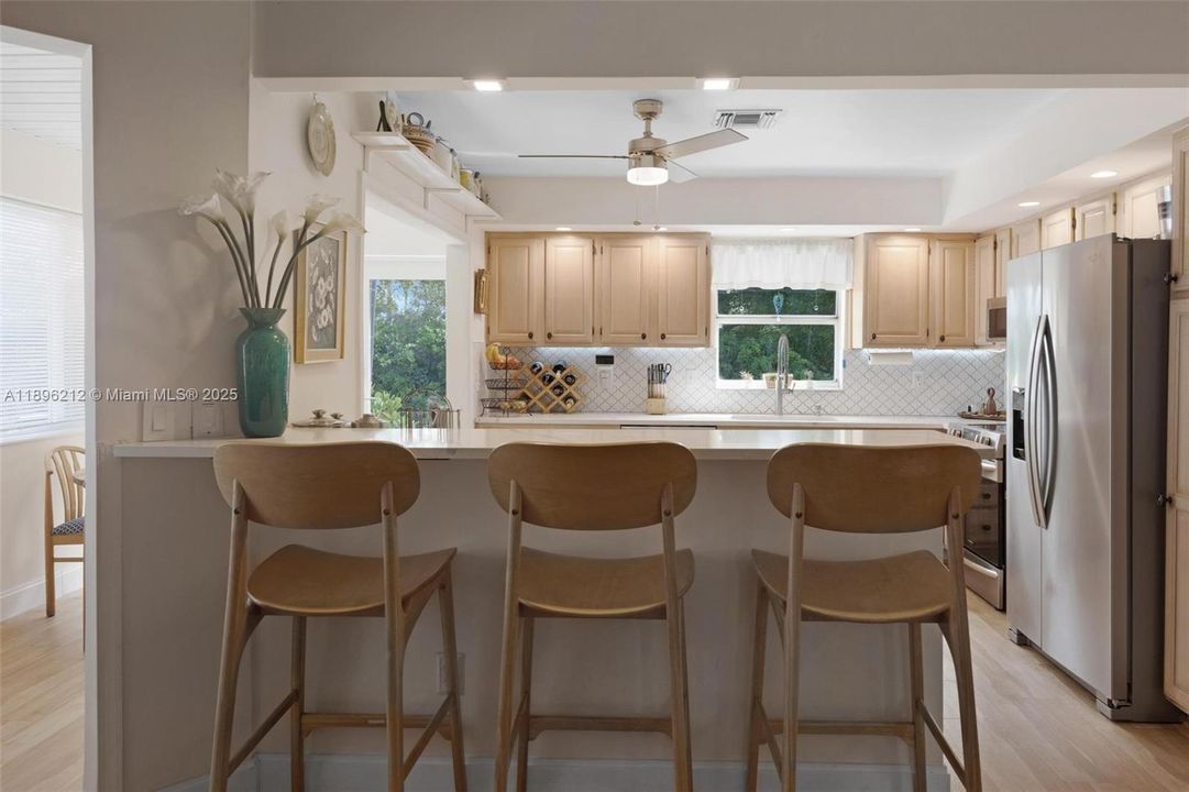 待售: $385,000 (2 贝兹, 2 浴室, 1171 平方英尺)