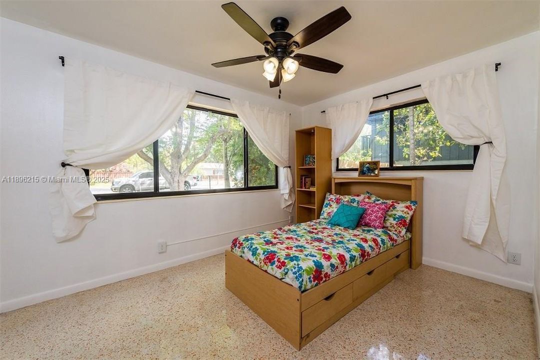 В аренду: $4,950 (3 спален, 2 ванн, 1600 Квадратных фут)