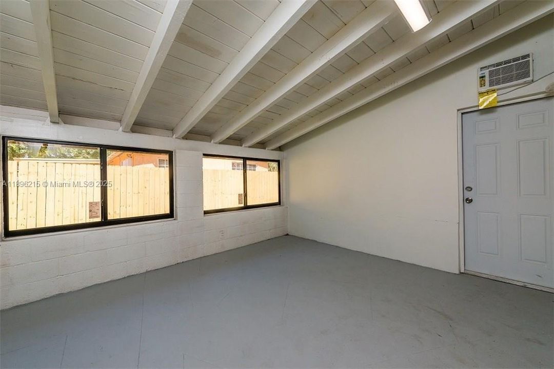 В аренду: $4,950 (3 спален, 2 ванн, 1600 Квадратных фут)