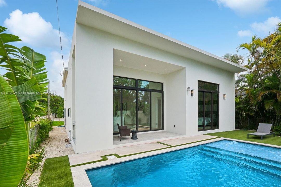 Active With Contract: $10,800 (4 beds, 2 baths, 2136 Square Feet)