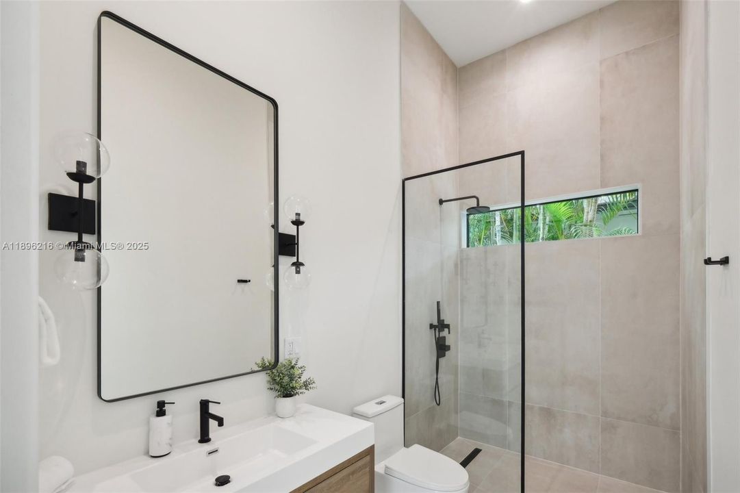 Active With Contract: $10,800 (4 beds, 2 baths, 2136 Square Feet)