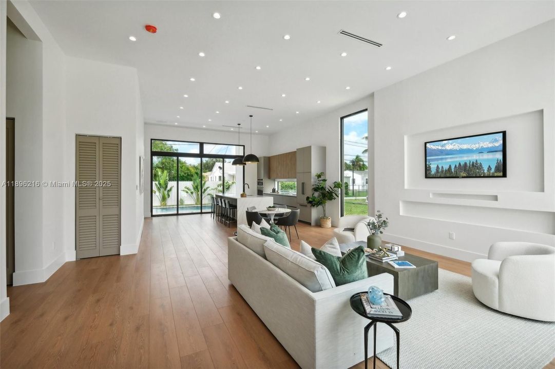 Active With Contract: $10,800 (4 beds, 2 baths, 2136 Square Feet)